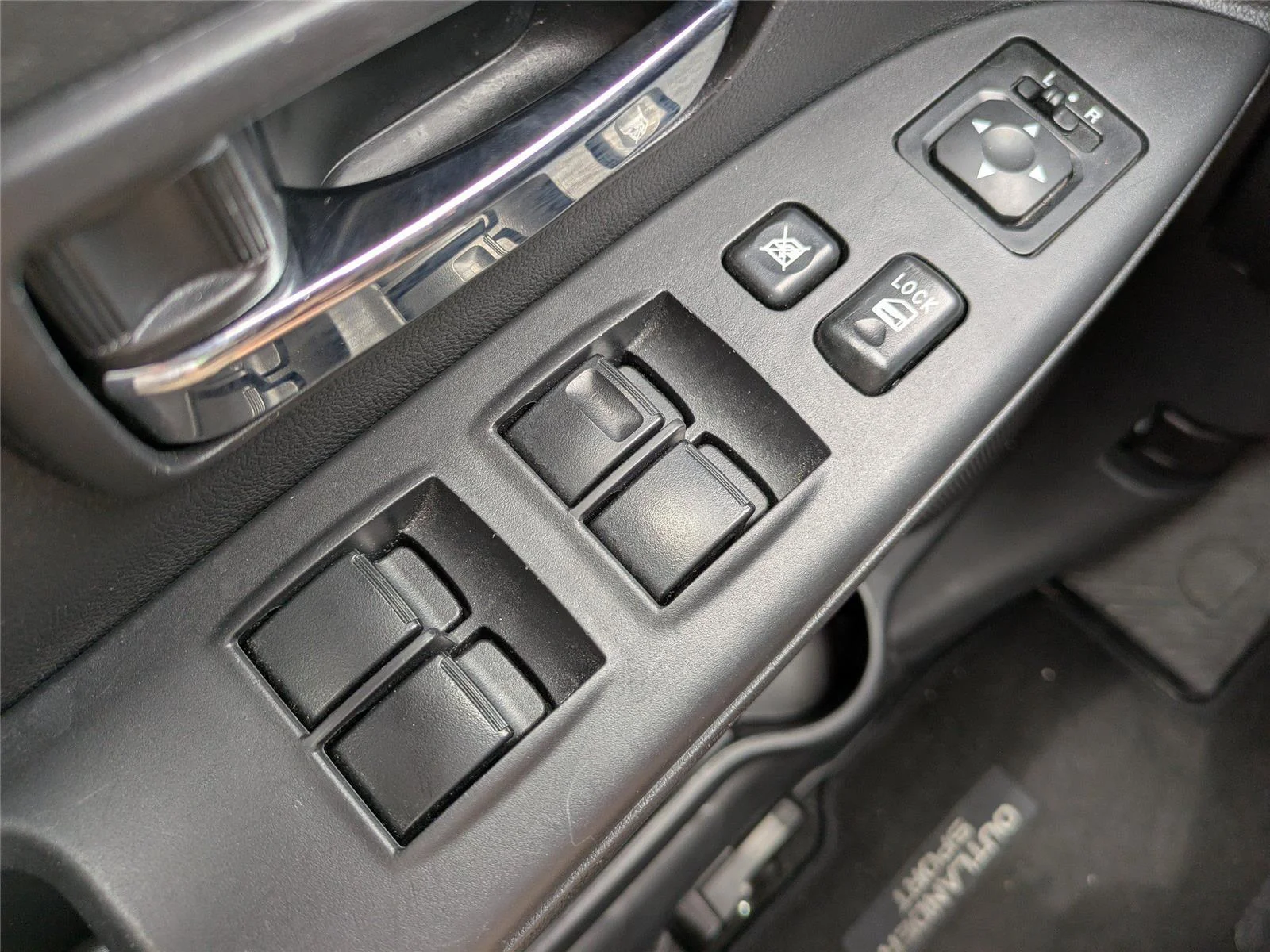 Used 2025  Mitsubishi S image 22