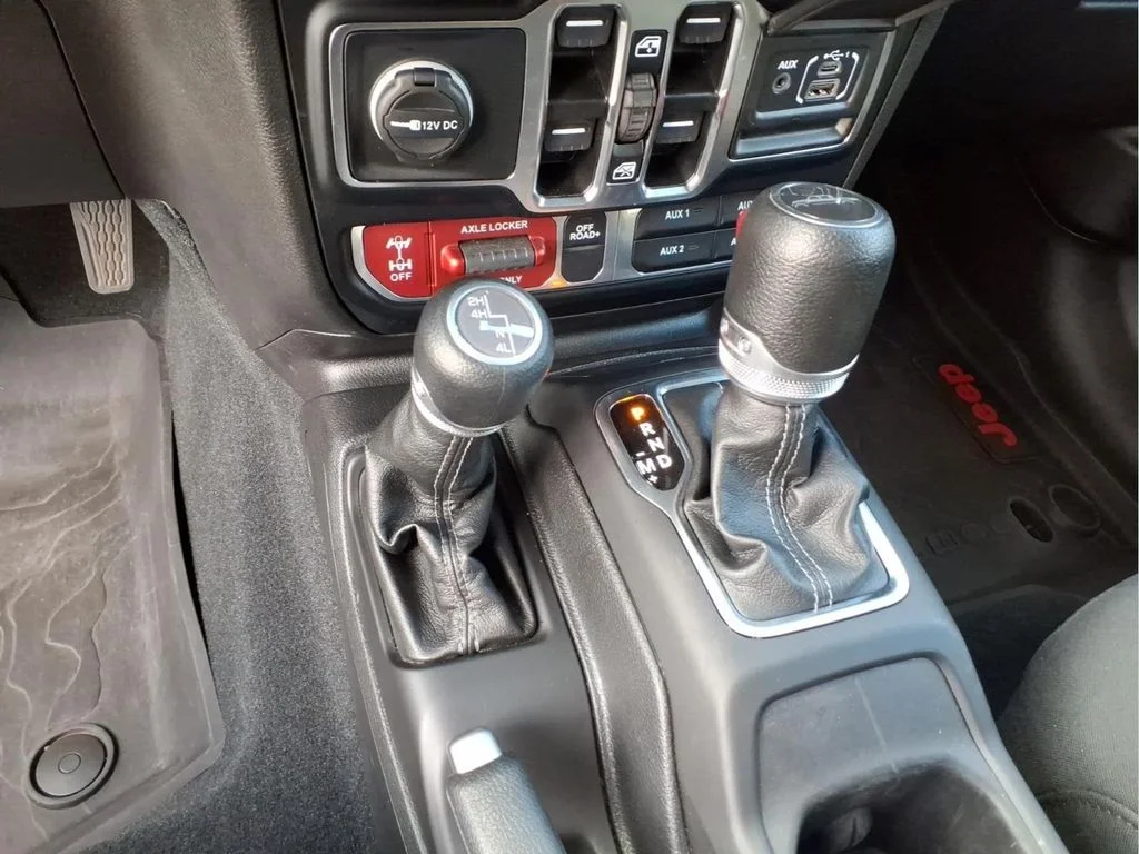 Used 2024 Silver Jeep Mojave image 27