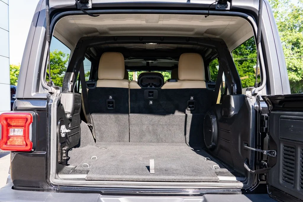 Used 2018 Black Jeep Unlimited Sahara image 8