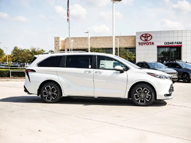 New 2026 Pearl Toyota Platinum image 4
