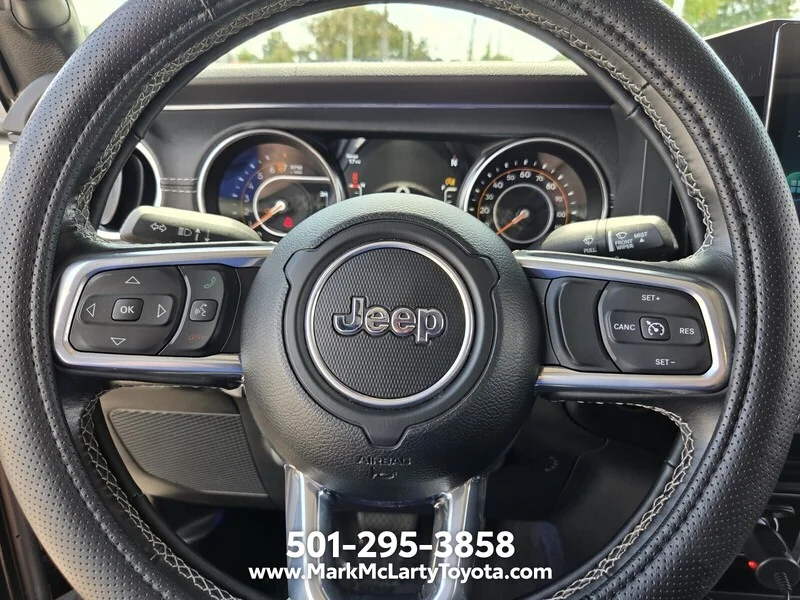 Used 2022 Black Clearcoat JEEP OVERLAND 4X4 image 23