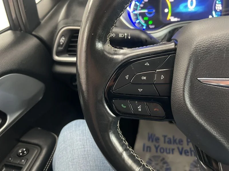 Used 2020 Gray Chrysler Touring L image 22