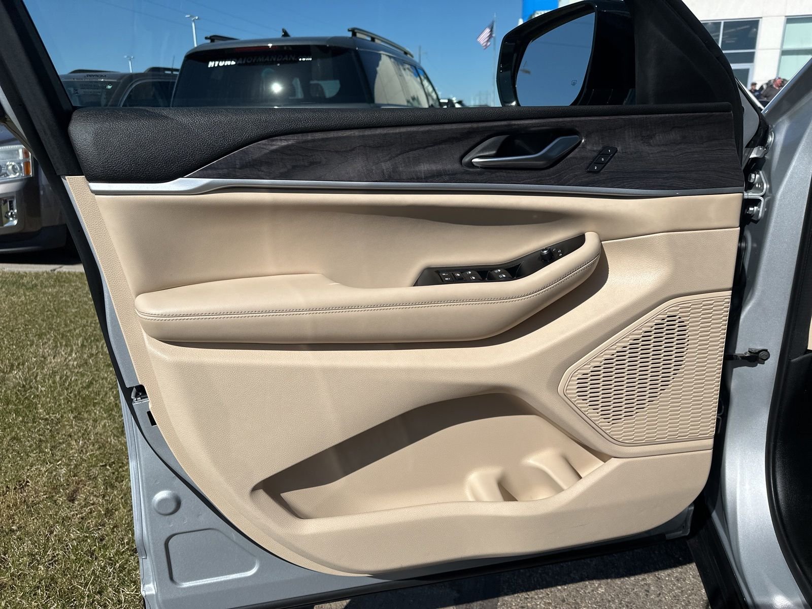 Used 2023 Silver Jeep Limited image 17