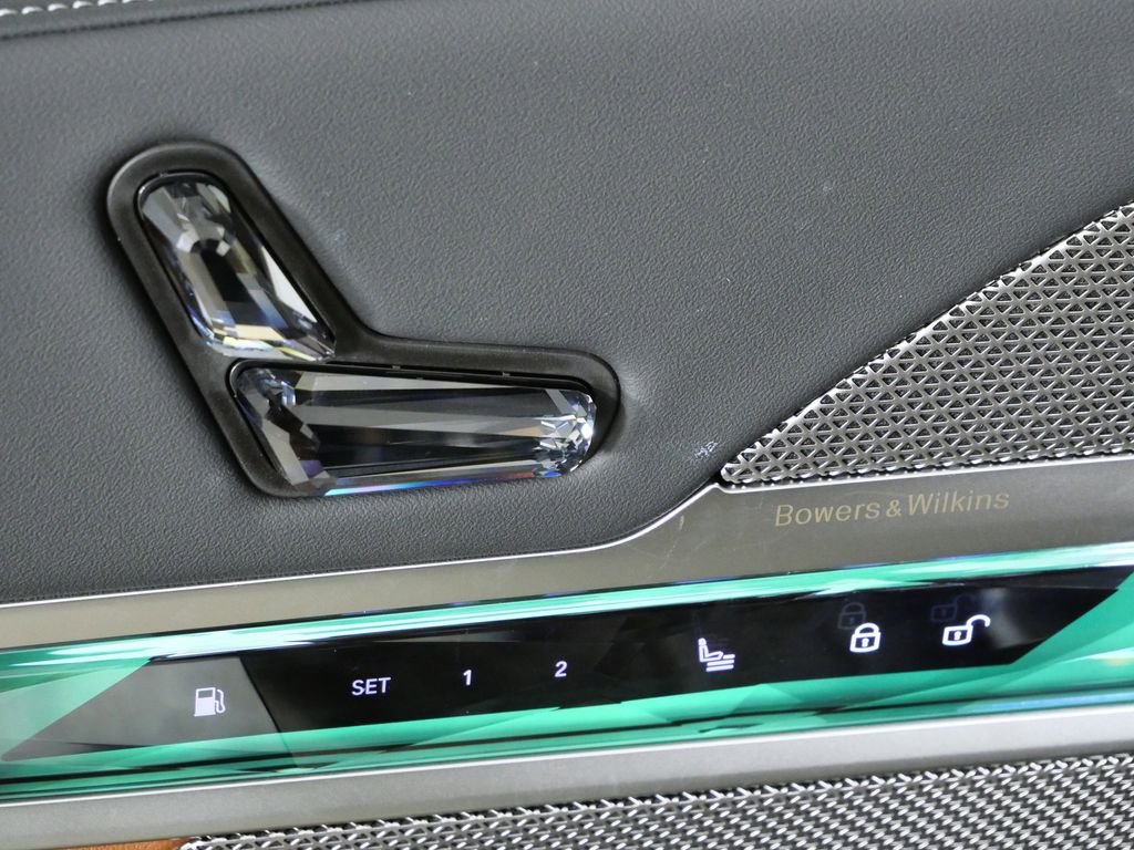 2025 BMW 7 Series 750e - Photo 37