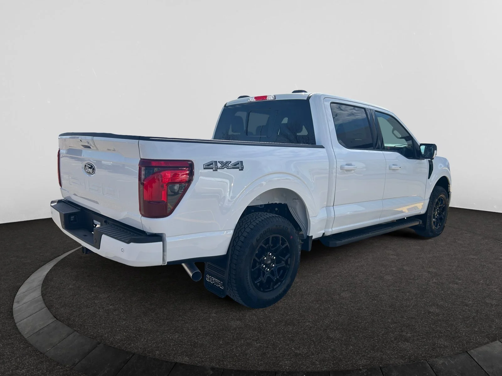 New 2026 Oxford White Ford XLT image 5