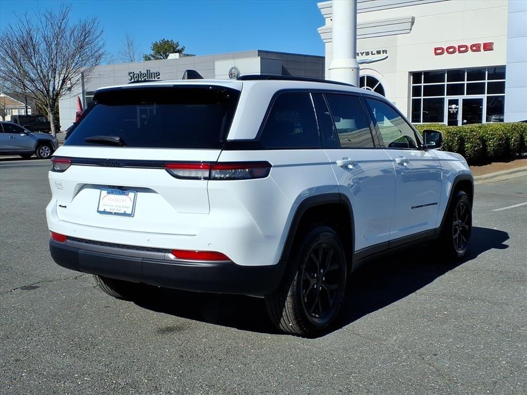 New 2026 Bright White Clear-Coat Exterior Paint Jeep Laredo Altitude image 19
