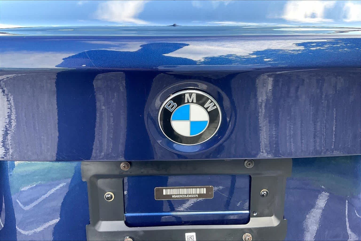 Used 2018 Mediterranean Blue Metallic BMW 330i xDrive image 32