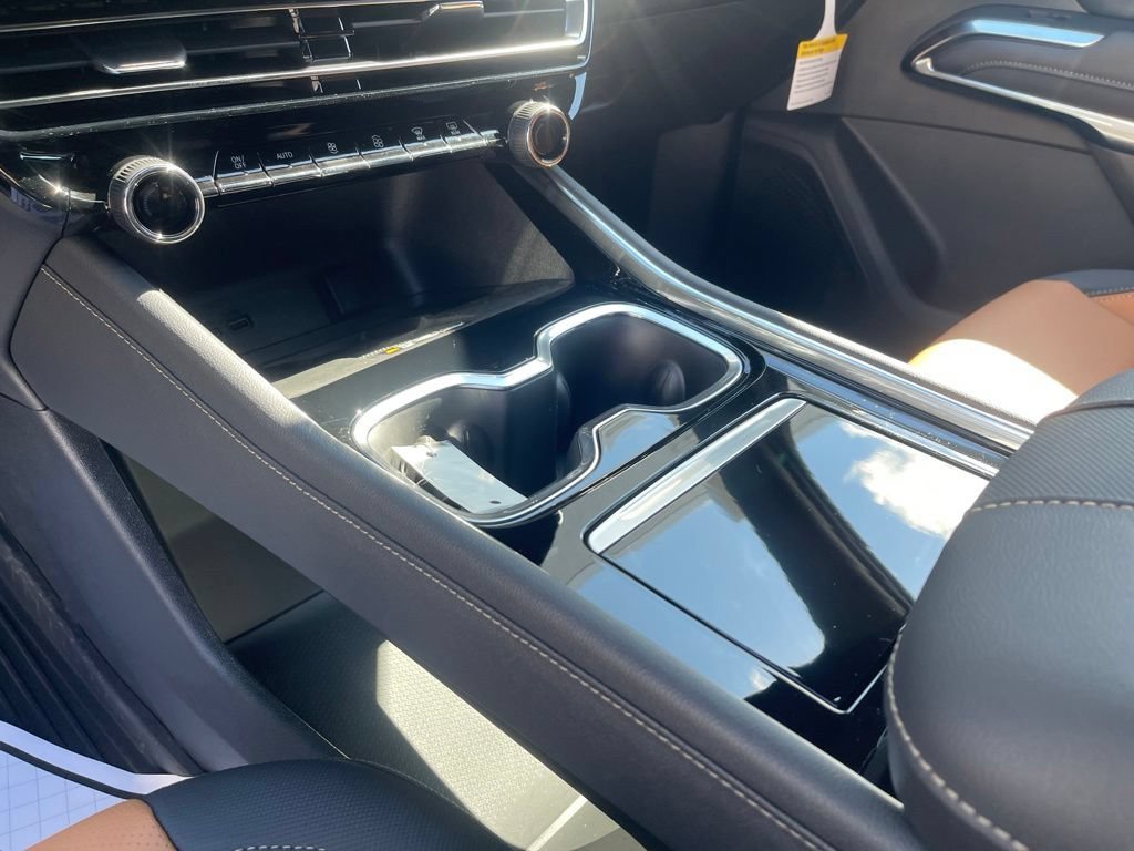 2027 Chevrolet Traverse Z71 - Photo 18