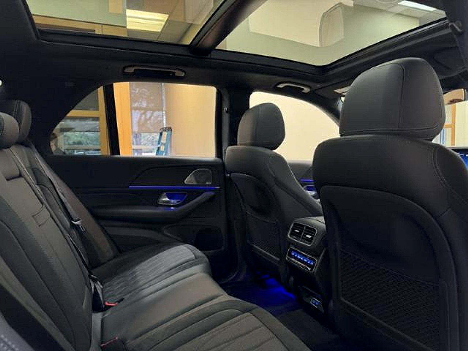 Certified Used 2025 Polar White Mercedes-Benz S 4MATIC®+ image 26