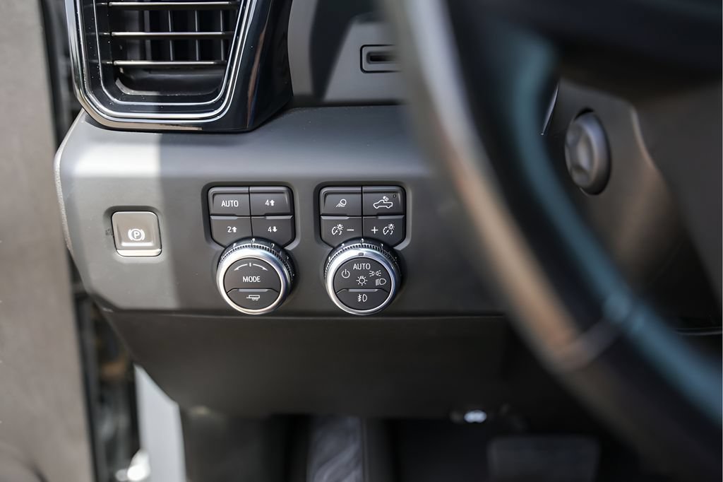Used 2024 Sterling Metallic GMC AT4 image 15