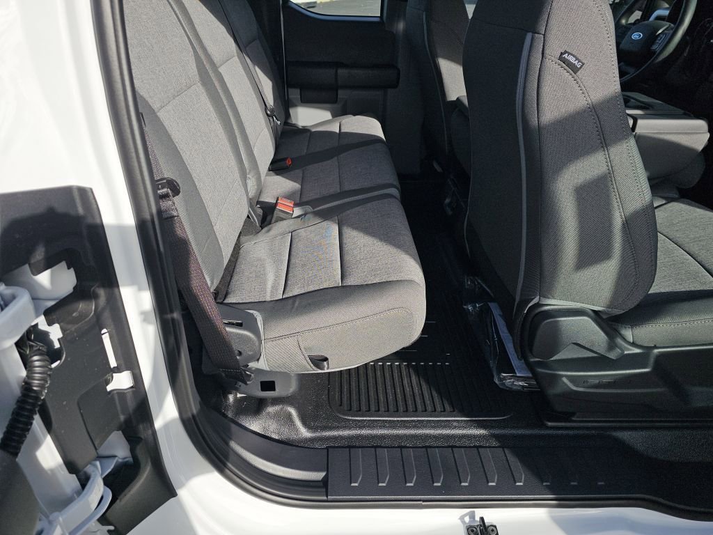 New 2026 Oxford White Ford XL image 5