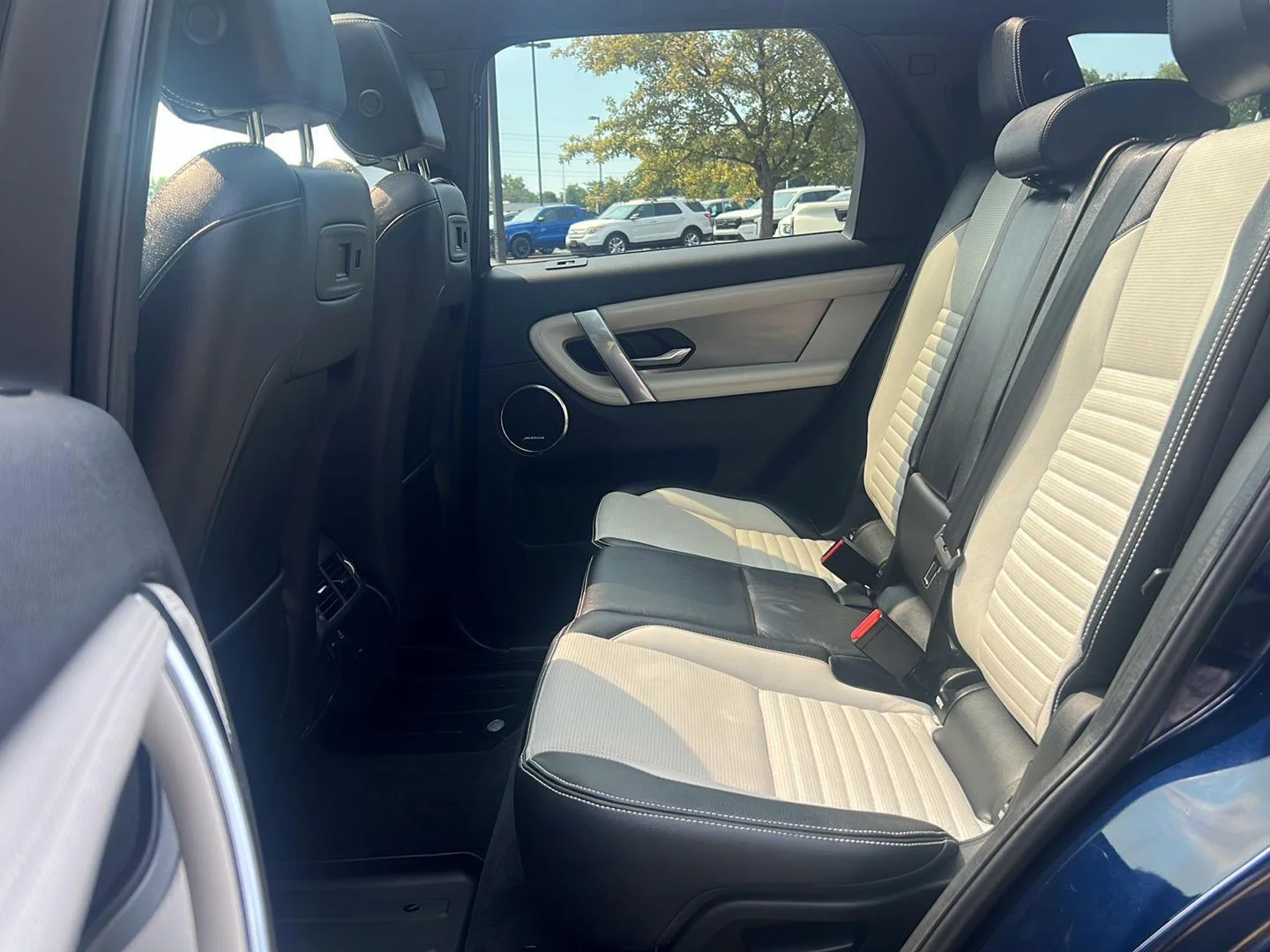 Used 2022 Portofino Blue Metallic Land Rover S R-Dynamic image 28