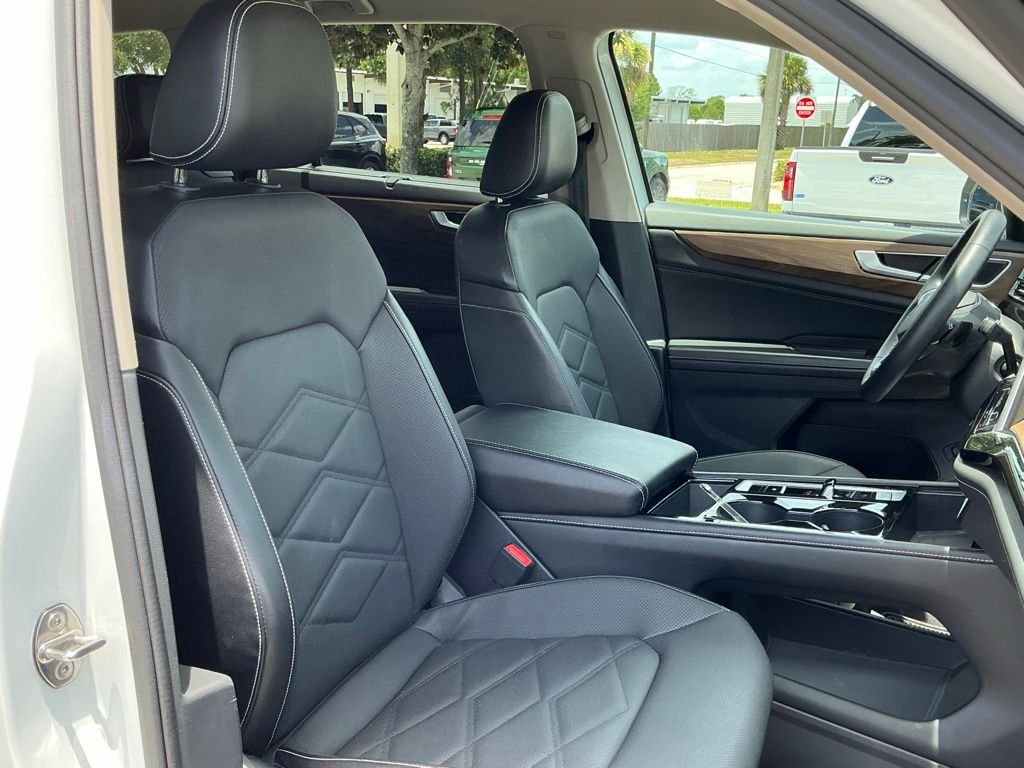 Used 2024  Volkswagen 2.0T SE w/Technology image 27