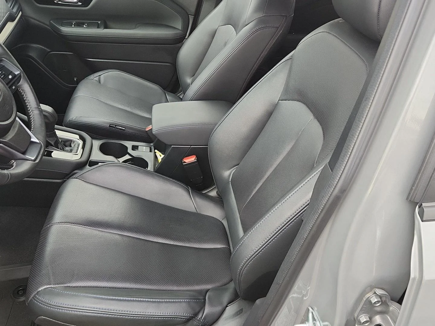 Used 2025 River Rock Pearl Subaru Limited image 9
