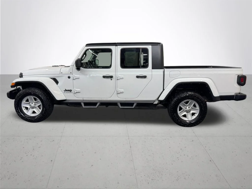 Used 2022 White Jeep Sport image 3