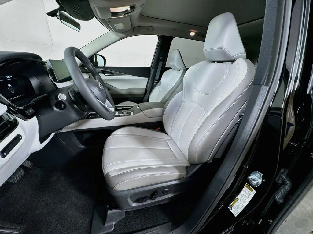 Certified Used 2026 Black INFINITI PURE image 28