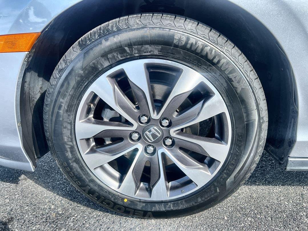 Used 2022 Lunar Silver Metallic Honda EX-L image 11