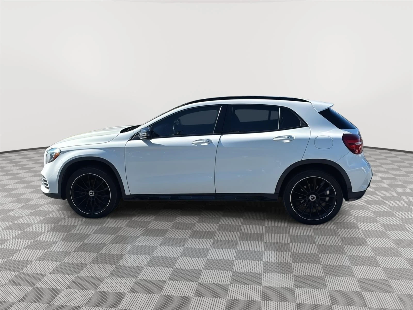 Used 2019 Polar White Mercedes-Benz GLA 250 image 8