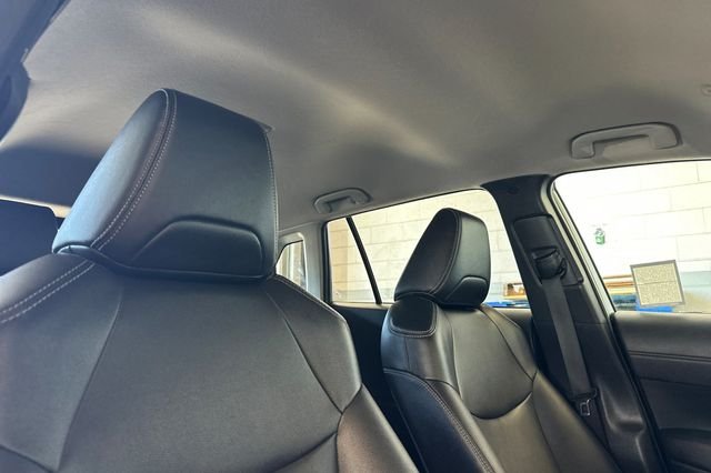 Used 2025  Toyota XLE image 19