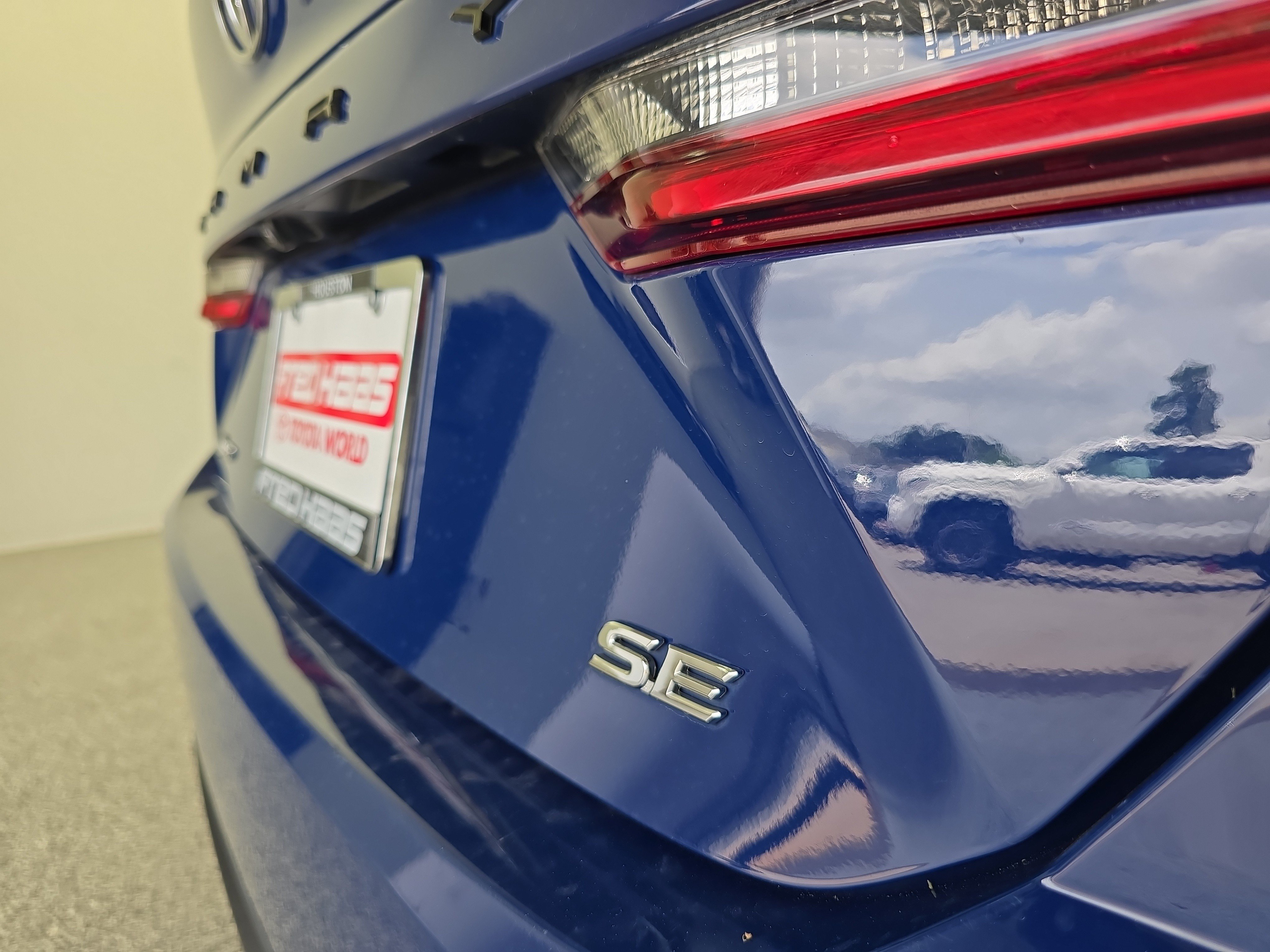 Used 2025 blue Toyota SE image 9