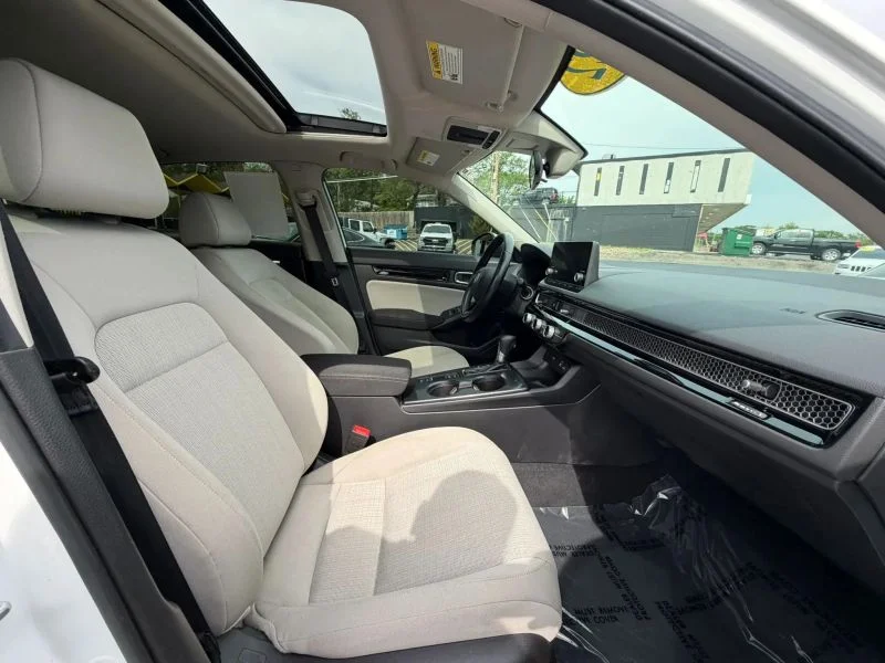 Used 2022 White Honda EX Sedan 4D image 18
