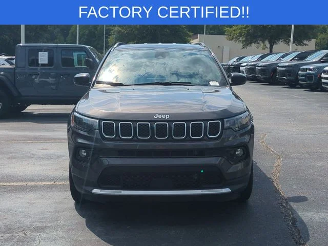 Used 2024  Jeep Limited image 8