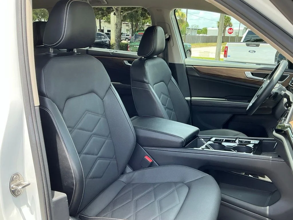 Used 2024  Volkswagen 2.0T SE w/Technology image 27