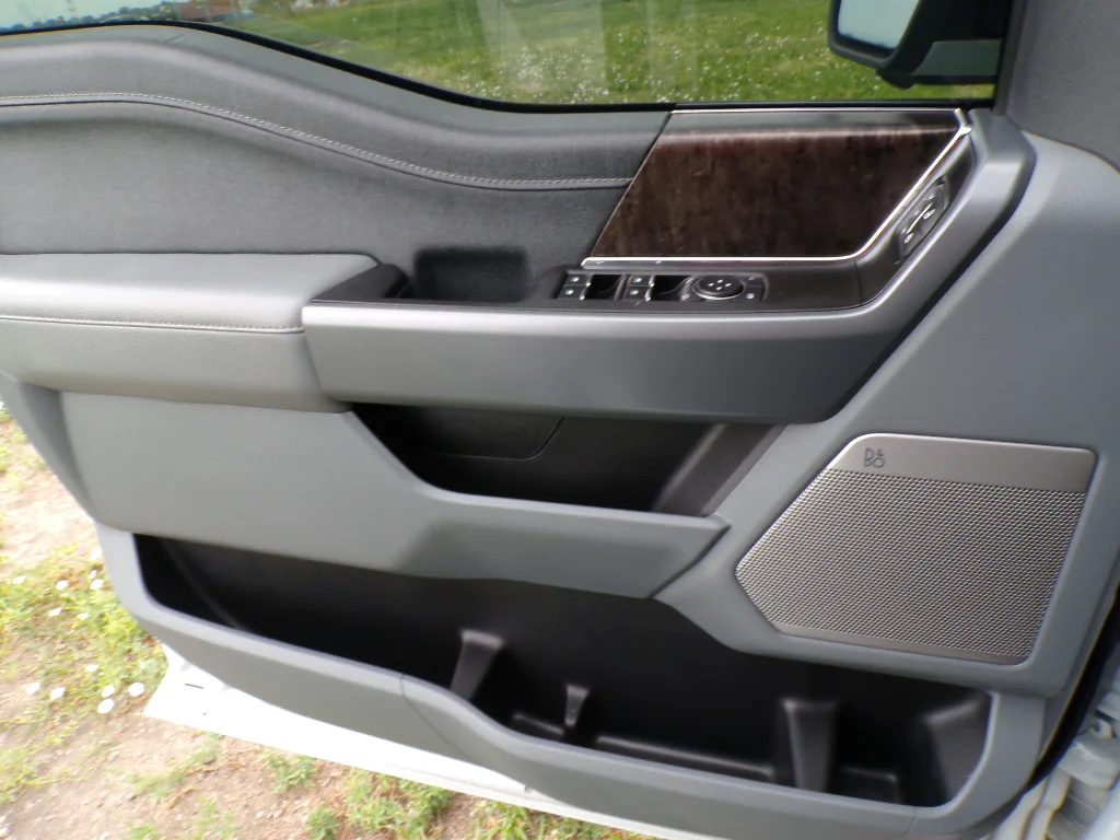 Used 2021 Space White Metallic Ford LARIAT image 30