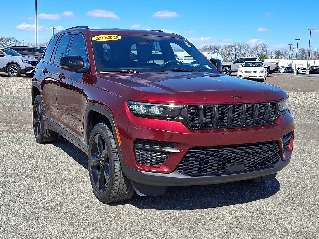 Used 2023 Velvet Red Pearlcoat Jeep Altitude image 2