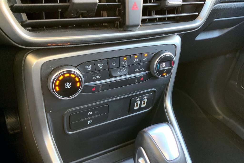 Used 2018 Smoke Metallic Ford SE image 31