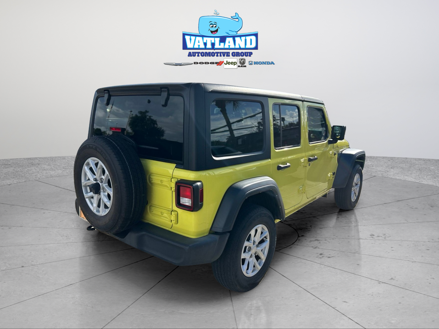 Used 2023 Yellow Jeep Sport S image 5