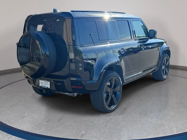 New 2026 Santorini Black Land Rover X-Dynamic SE image 5