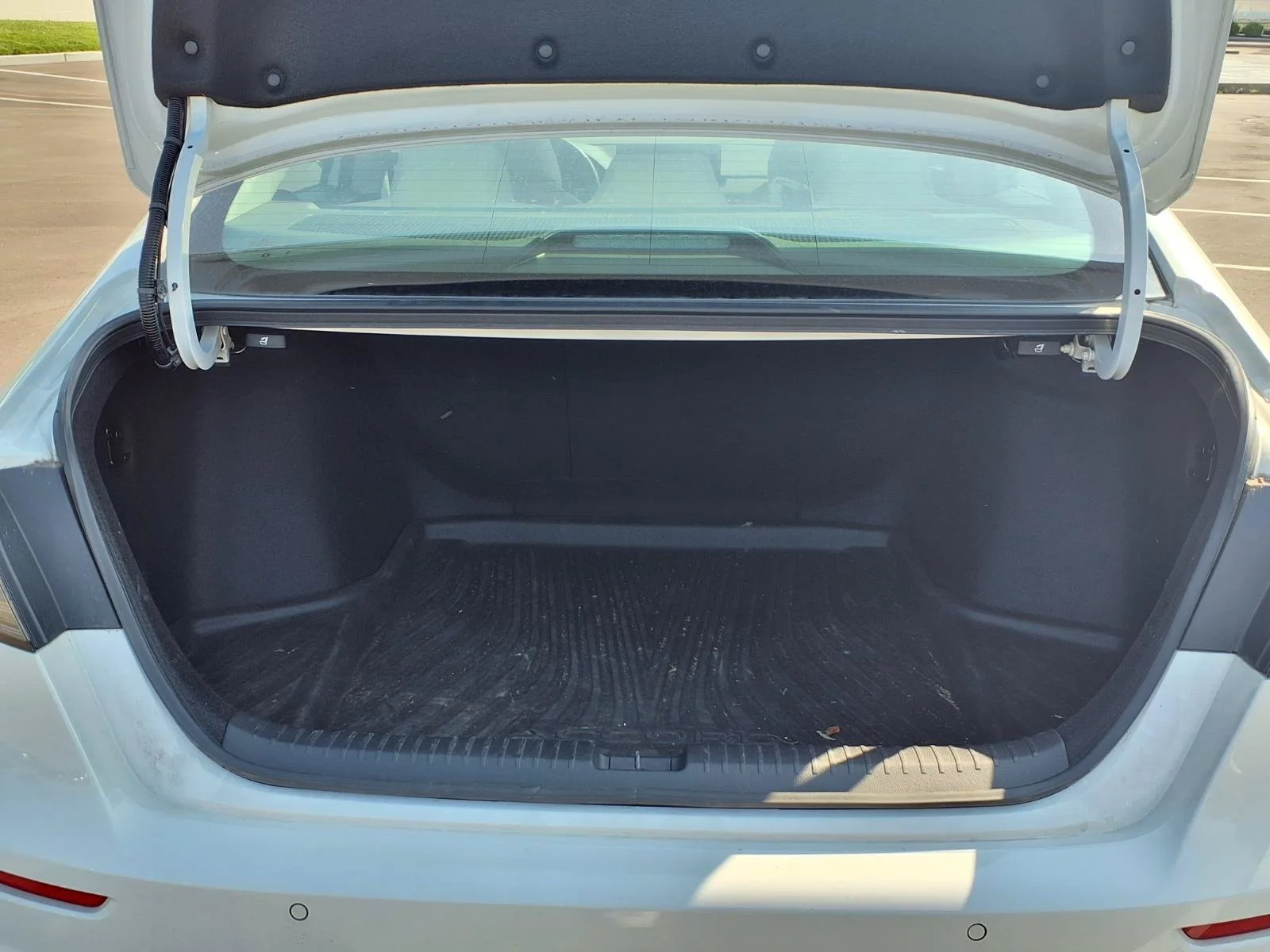 Used 2023 Platinum White Pearl Honda Touring image 25