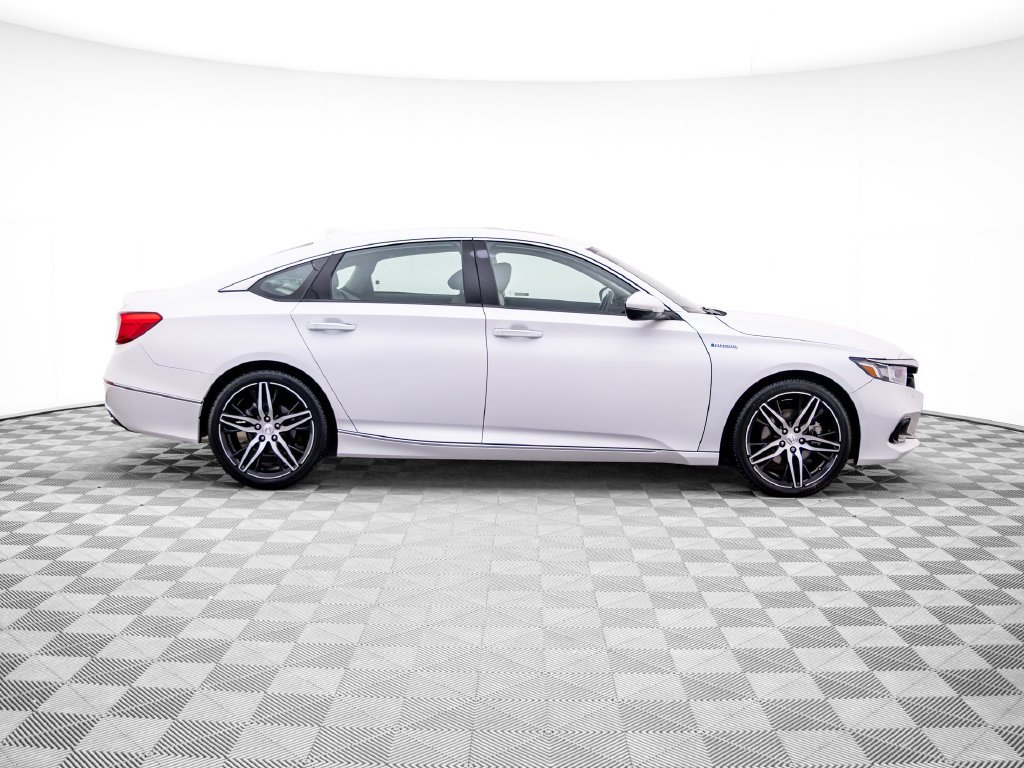 Certified Used 2022 Platinum White Pearl Honda Touring image 8