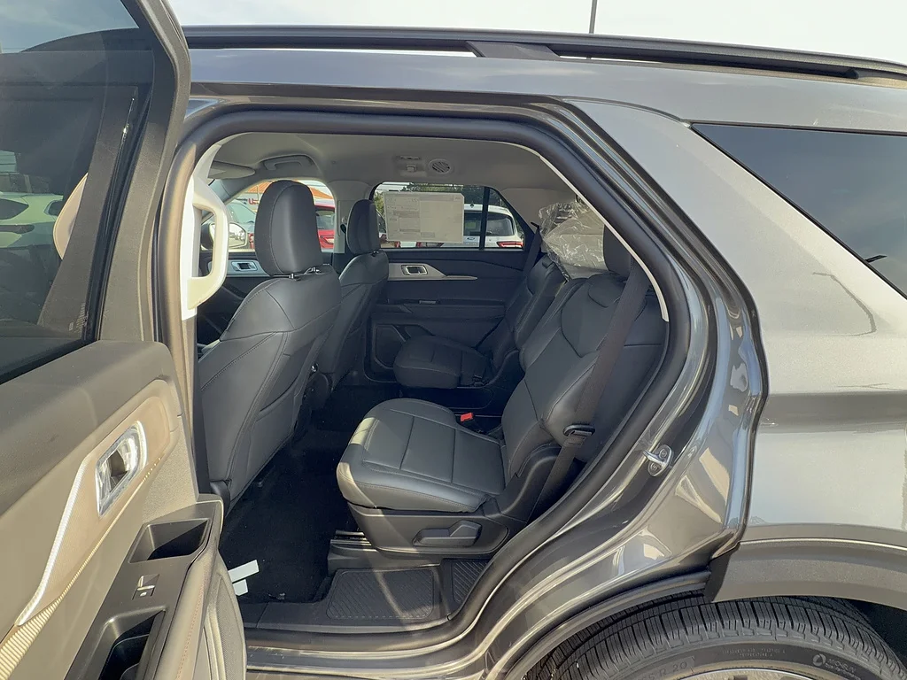 New 2026 Carbonized Gray Metallic Ford Active image 23