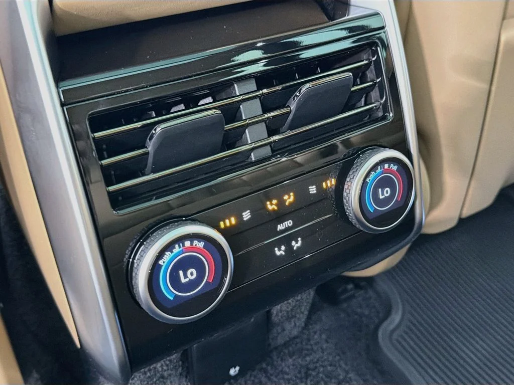 New 2026 Santorini Black Land Rover SE image 27
