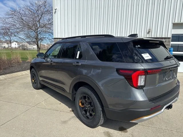 New 2026 Carbonized Gray Metallic Ford Tremor® image 7