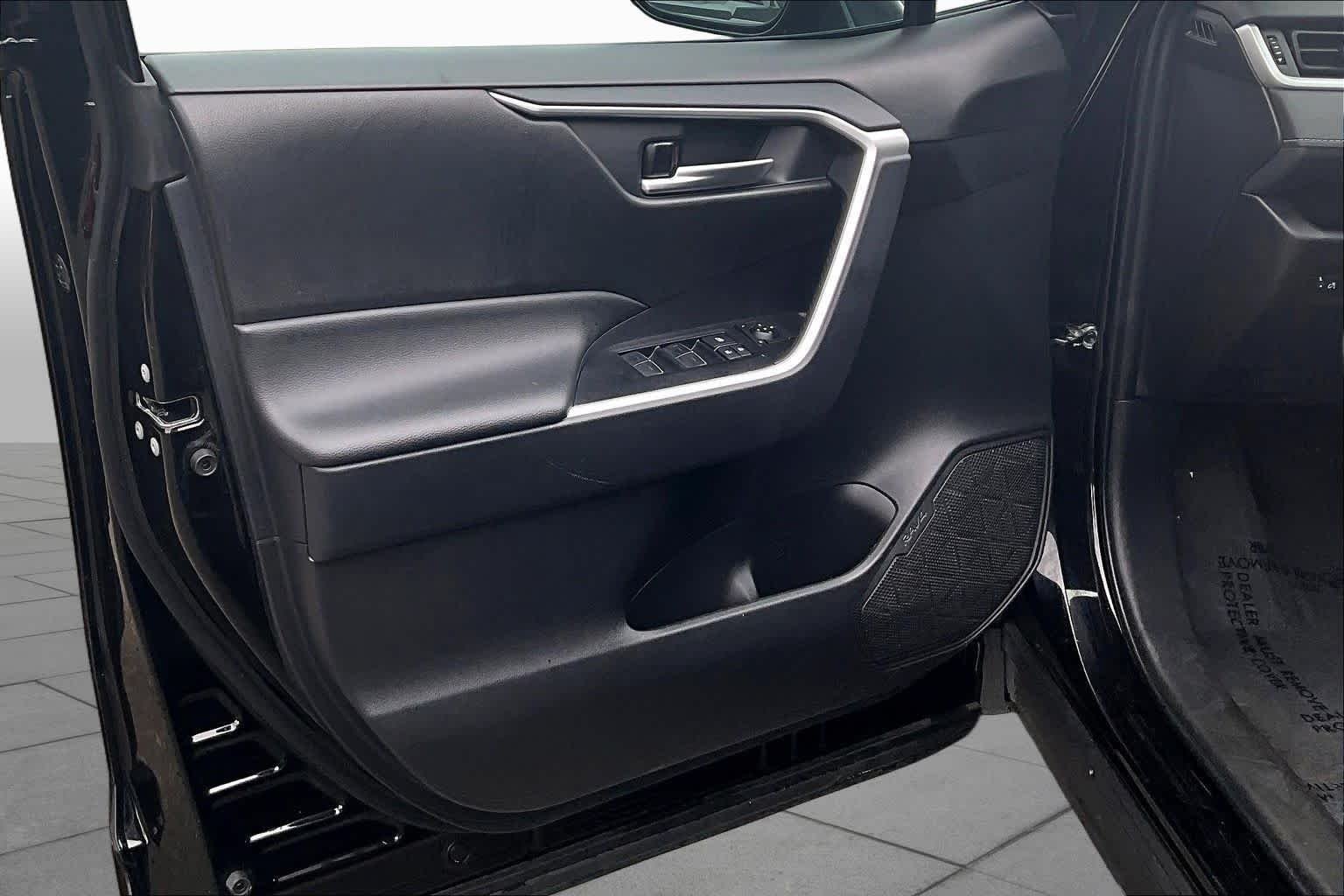 Used 2025 Midnight Black Metallic Toyota XLE image 22