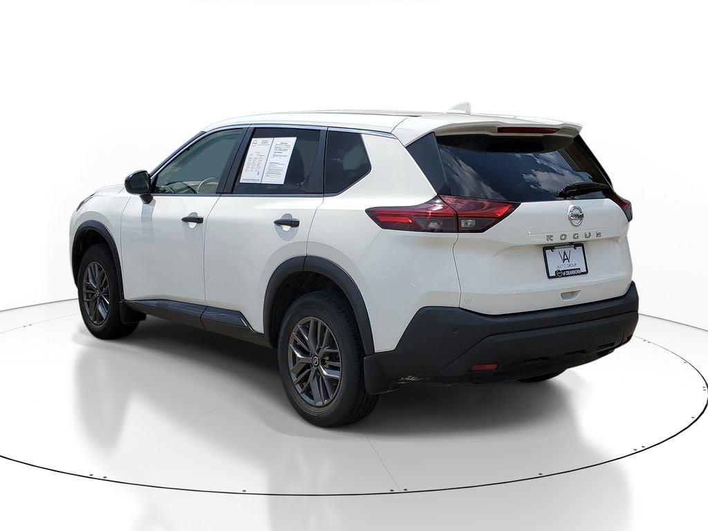 Used 2021 Glacier White Nissan S image 3