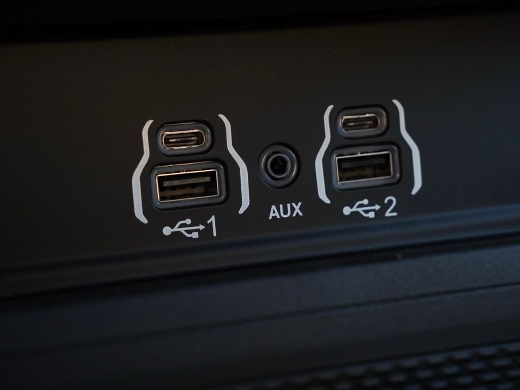 New 2026 Diamond Black Crystal Pearl-Coat Exterior Paint RAM Big Horn image 20