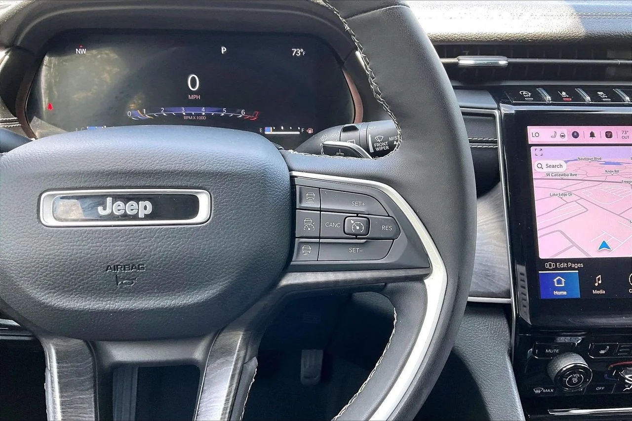 Used 2023 White Jeep Limited image 33