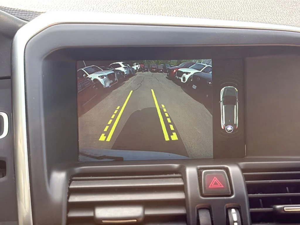Used 2015 White Volvo T6 image 17