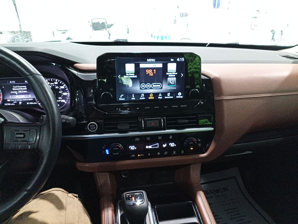 Used 2022 Black Nissan Platinum image 23