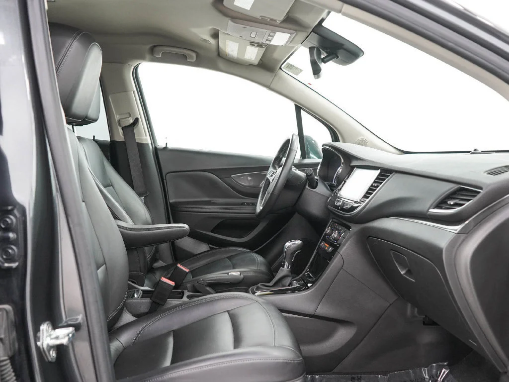 Used 2018 Graphite Gray Metallic Buick 4D SPORT UTILITY ESSENCE 4WD (1SL) image 12