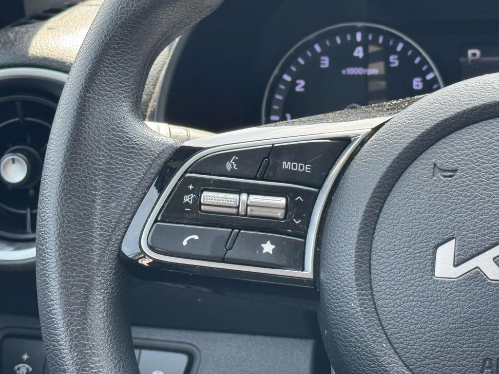 Used 2024 White Kia LXS image 21