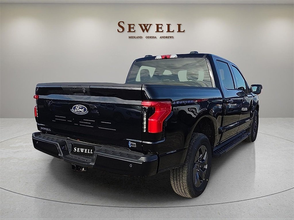 2025 Ford F-150 Lightning photo 4