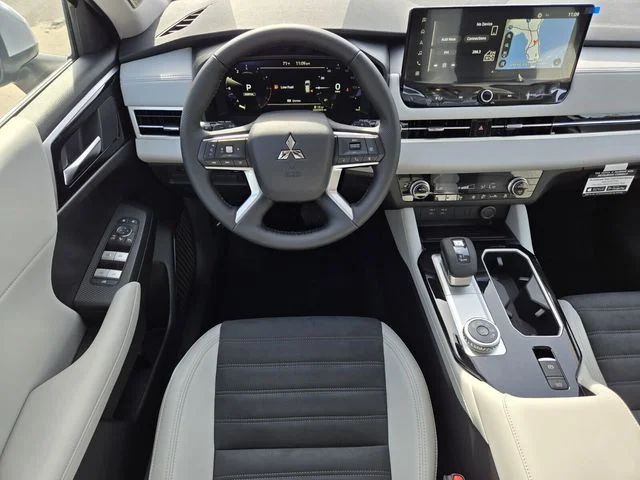 New 2026 White Mitsubishi SE image 10