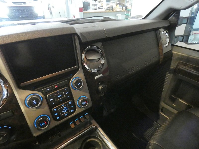 Used 2013 INGOT SILVER META Ford Crew Cab Platinum SRW image 10
