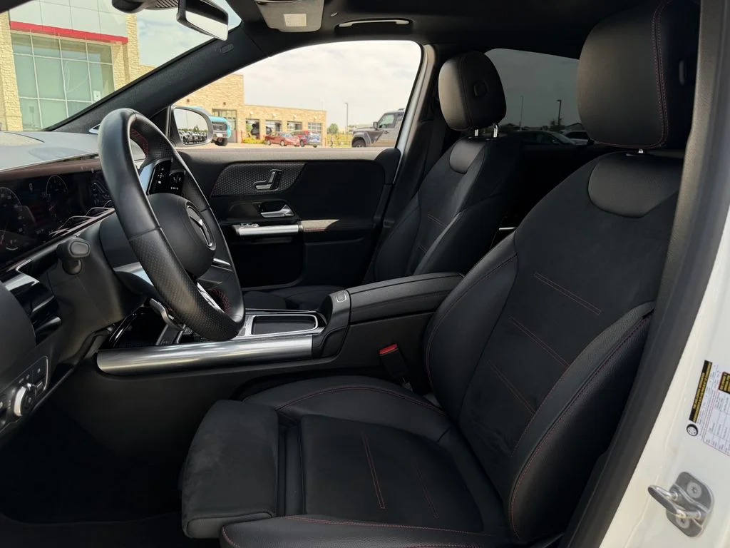 Used 2025  Mercedes-Benz GLA 250 image 24