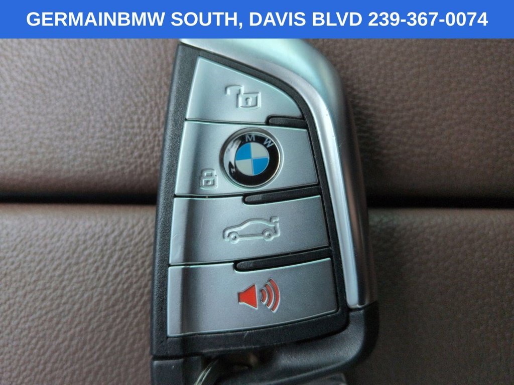 Used 2021 White Metallic BMW sDrive40i image 33